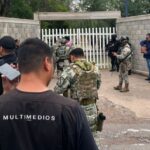 Sheinbaum reprueba vandalización de estatua de Felipe Calderón en Los Pinos
